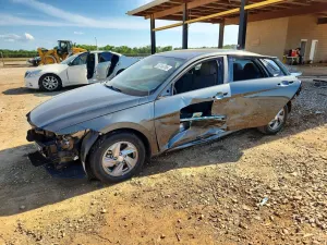 Hyundai Elantra 2.0L 4 2024