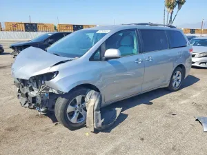 Toyota Sienna 3.5L 6 2012