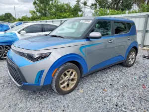 Kia Soul 2.0L 4 2023