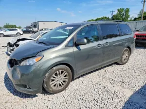 Toyota Sienna 3.5L 6 2013