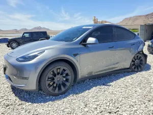 Tesla Model Y 2025