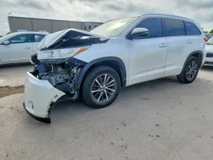 Toyota Highlander 3.5L 6 2017