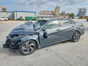 Hyundai Elantra 2.0L 4 2025