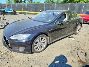 Tesla Model S 2015