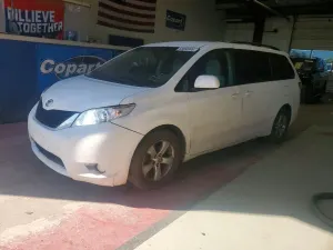 Toyota Sienna 3.5L 6 2011