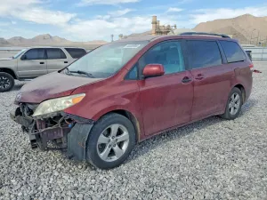 Toyota Sienna 3.5L 6 2013