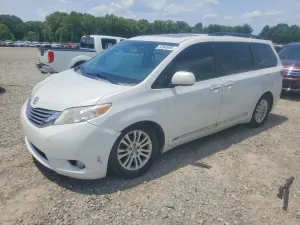 Toyota Sienna 3.5L 6 2015