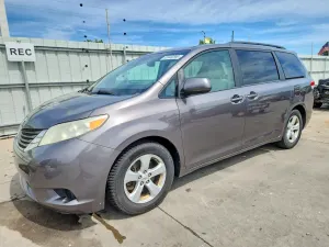 Toyota Sienna 3.5L 6 2011