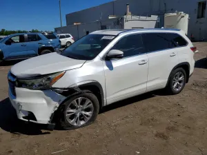 Toyota Highlander 3.5L 6 2015