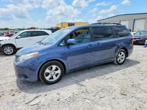 Toyota Sienna 3.5L 6 2015