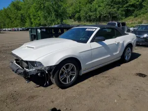 Ford Mustang 3.7L 6 2013