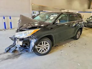 Toyota Highlander 3.5L 6 2015