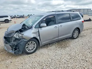 Toyota Sienna 3.5L 6 2015