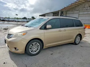 Toyota Sienna 3.5L 6 2013