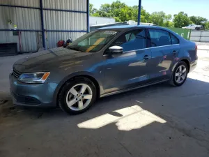 Volkswagen Jetta 2.0L 4 2013