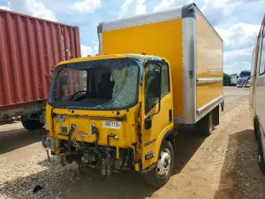 Isuzu NPR 6.6L 8 2023