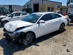 Hyundai Elantra 2.0L 4 2025