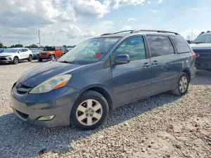 Toyota Sienna 3.5L 6 2010