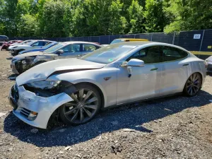 Tesla Model S 2015