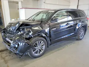 Toyota Highlander 3.5L 6 2017