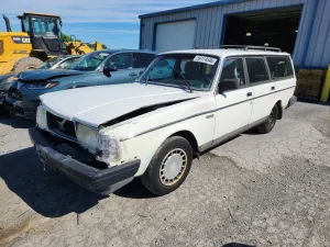 Volvo 240 2.3L 4 1990