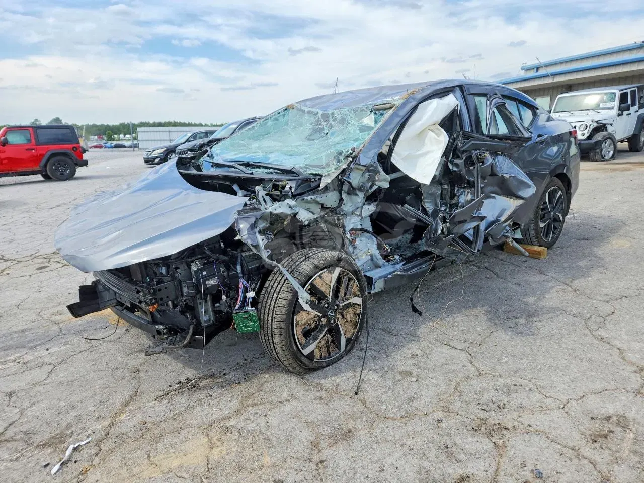 Nissan Versa 1.6L 4 2024