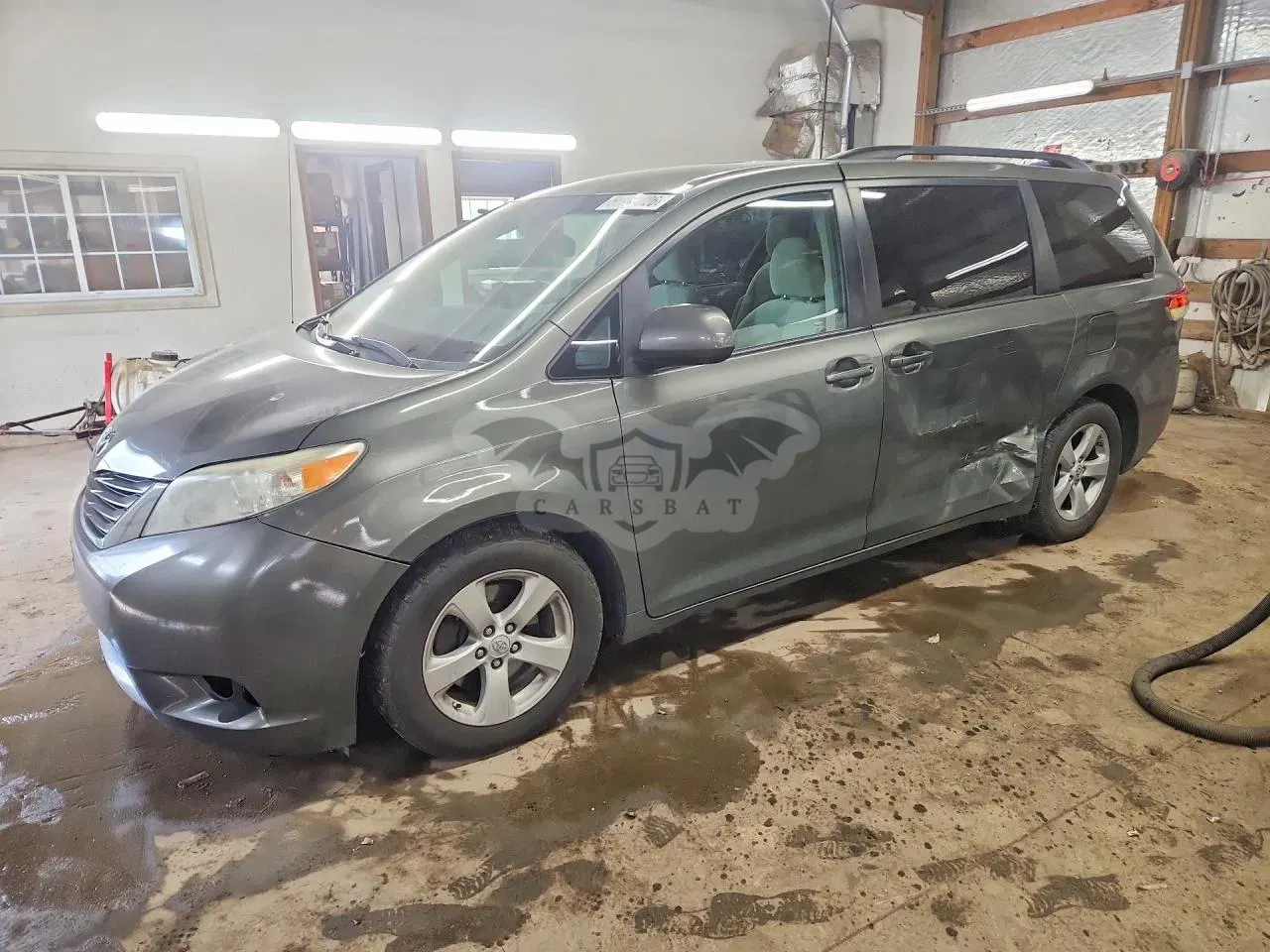 Toyota Sienna 3.5L 6 2011