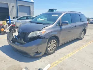 Toyota Sienna 3.5L 6 2017