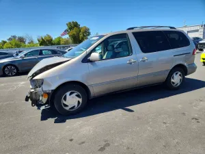 Toyota Sienna 3.0L 6 2003