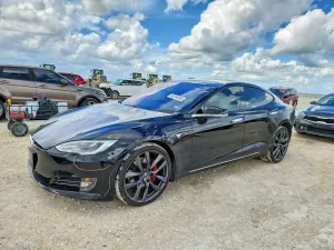 Tesla Model S 2020