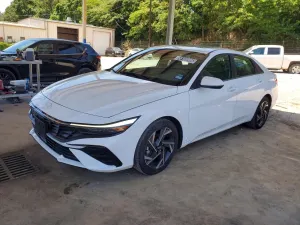 Hyundai Elantra 2.0L 4 2025