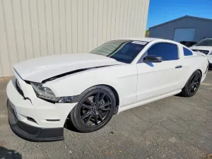 Ford Mustang 3.7L 6 2013