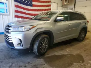 Toyota Highlander 3.5L 6 2017