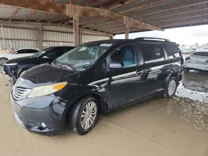 Toyota Sienna 3.5L 6 2015