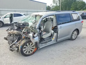 Toyota Sienna 3.5L 6 2011