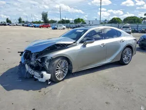 Lexus IS 2.0L 4 2022