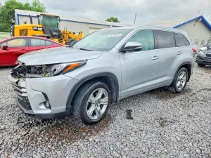 Toyota Highlander 3.5L 6 2017