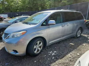 Toyota Sienna 3.5L 6 2014