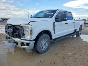 Ford F-250 6.8L 8 2025
