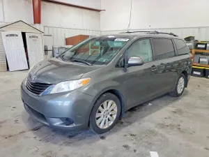 Toyota Sienna 3.5L 6 2012