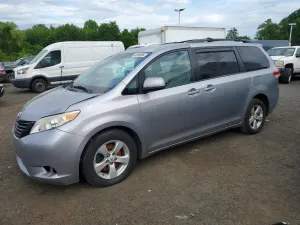 Toyota Sienna 3.5L 6 2013
