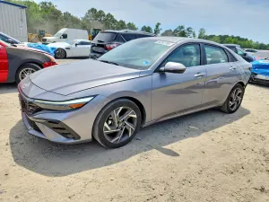 Hyundai Elantra 2.0L 4 2025