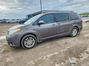 Toyota Sienna 3.5L 6 2015