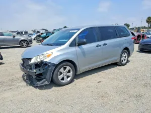 Toyota Sienna 2.7L 4 2011