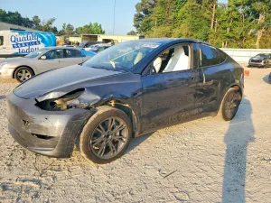 Tesla Model Y 2025