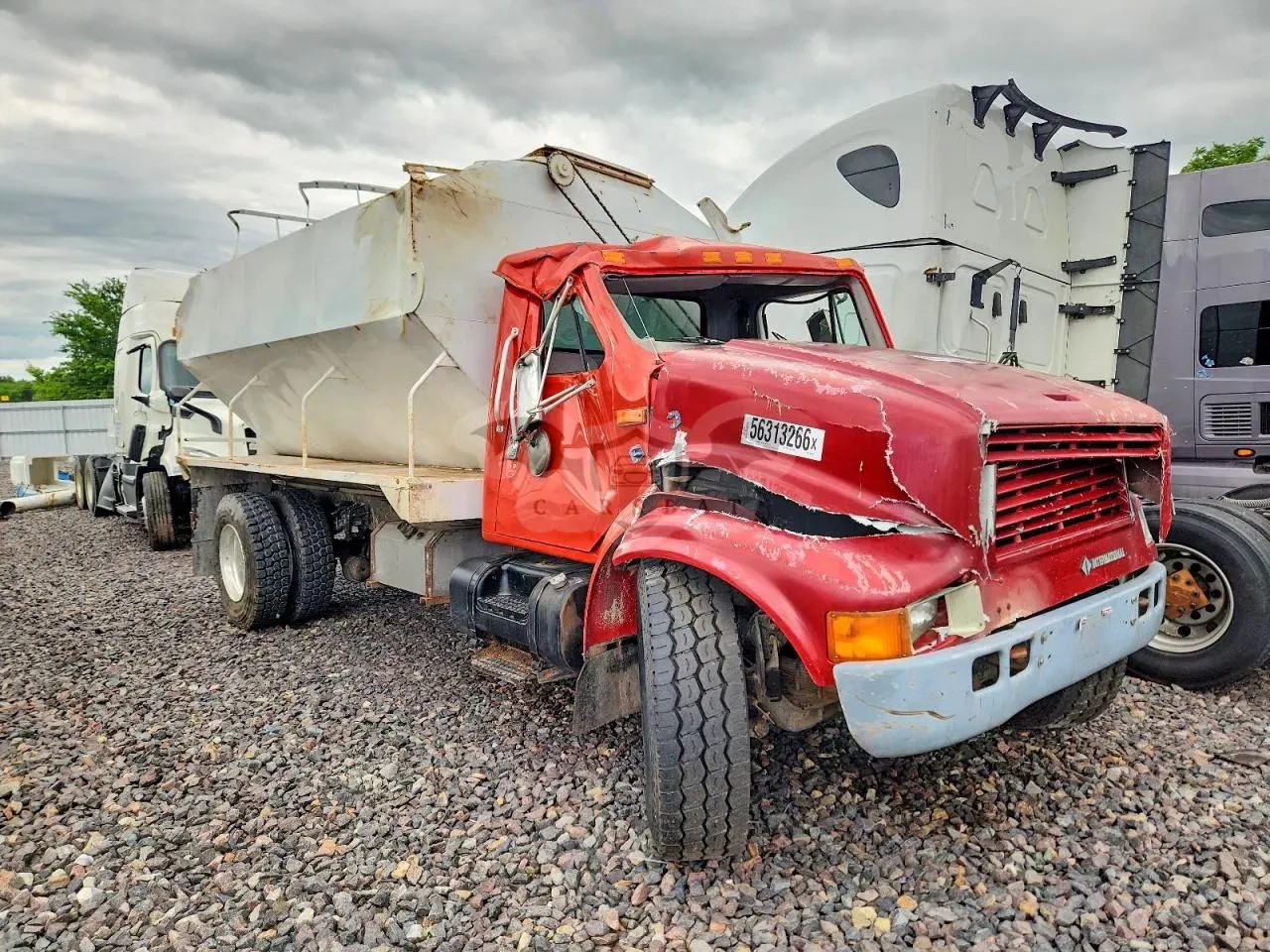 International 4700 / 4900 6 2000