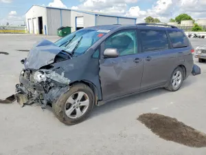Toyota Sienna 3.5L 6 2014