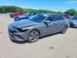 Hyundai Elantra 2.0L 4 2025