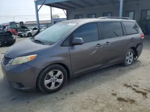 Toyota Sienna 3.5L 6 2011