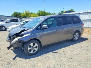 Toyota Sienna 3.5L 6 2013
